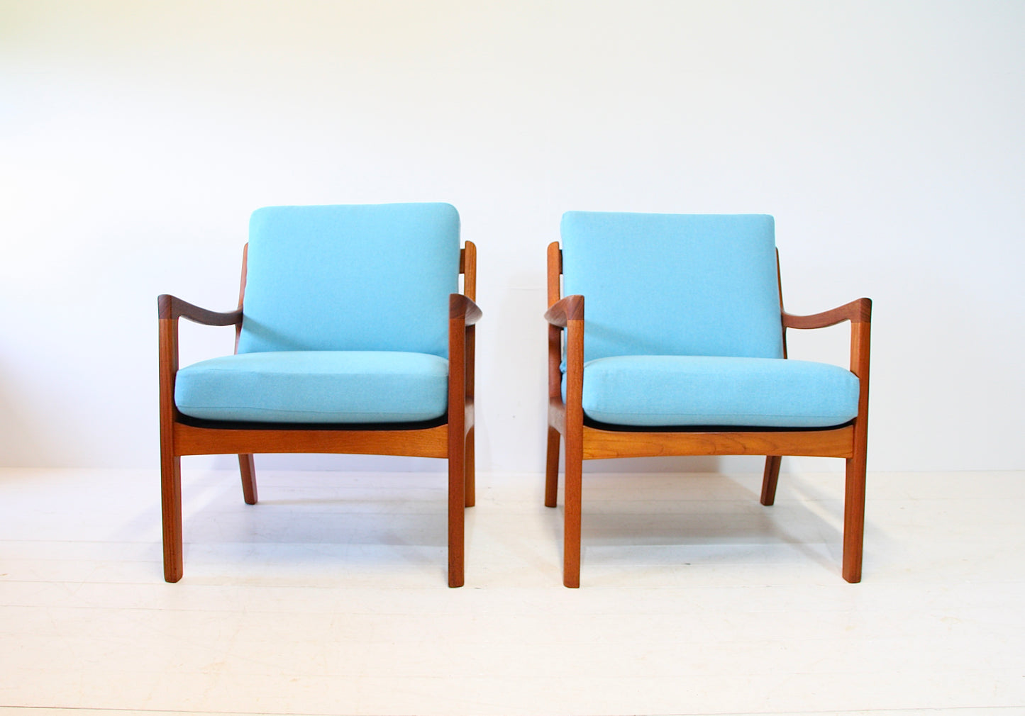 Ole Wanscher Senator Armchairs for France & Son FD166 - Blue