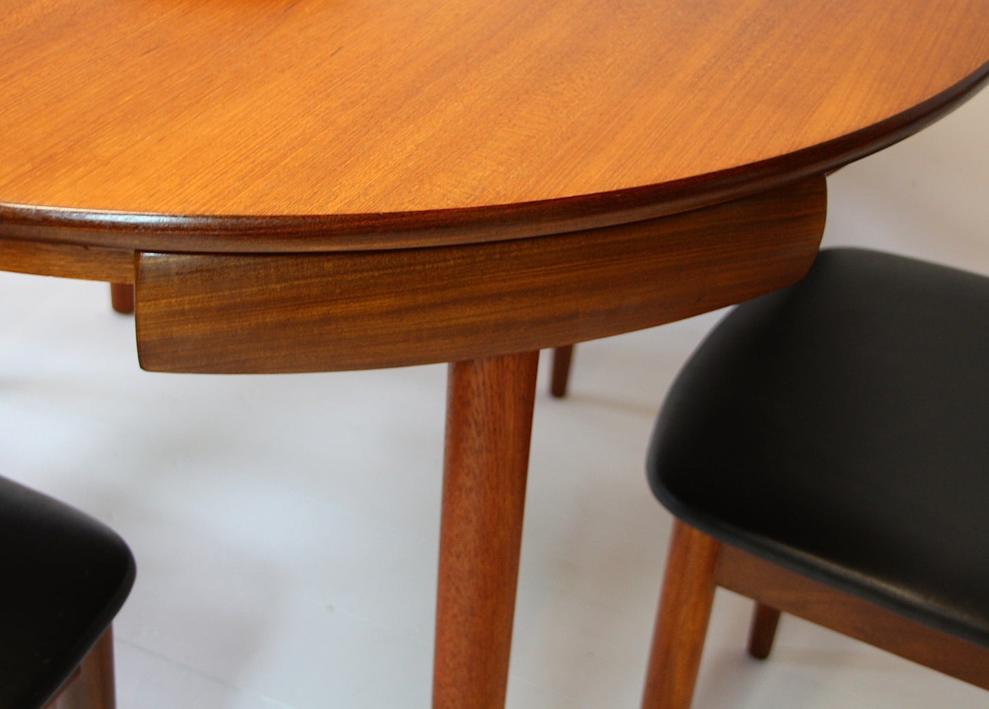 Roundette Danish Dining Table & Chairs by Hans Olsen - c.1952
