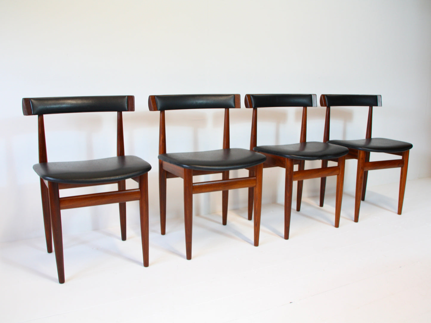 Roundette Danish Dining Table & Chairs by Hans Olsen - c.1952