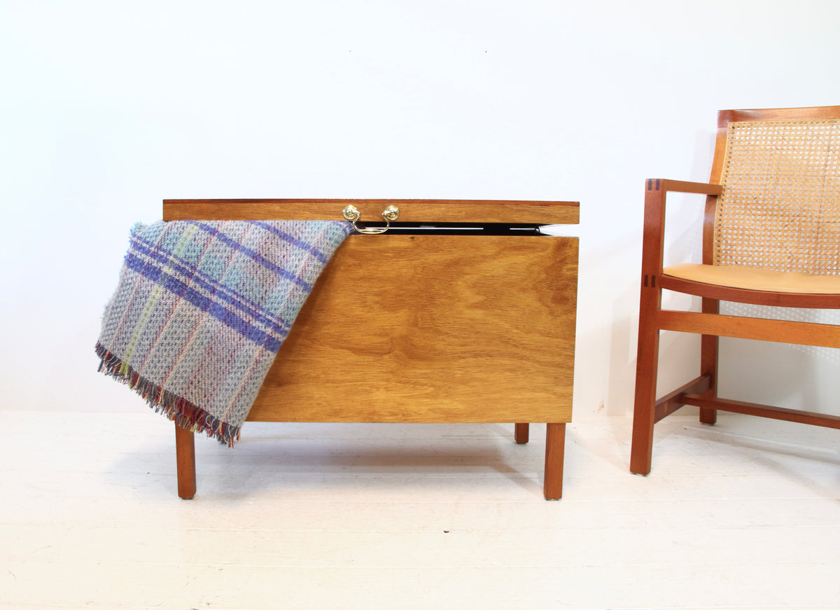 Vintage Blanket / Storage Chest