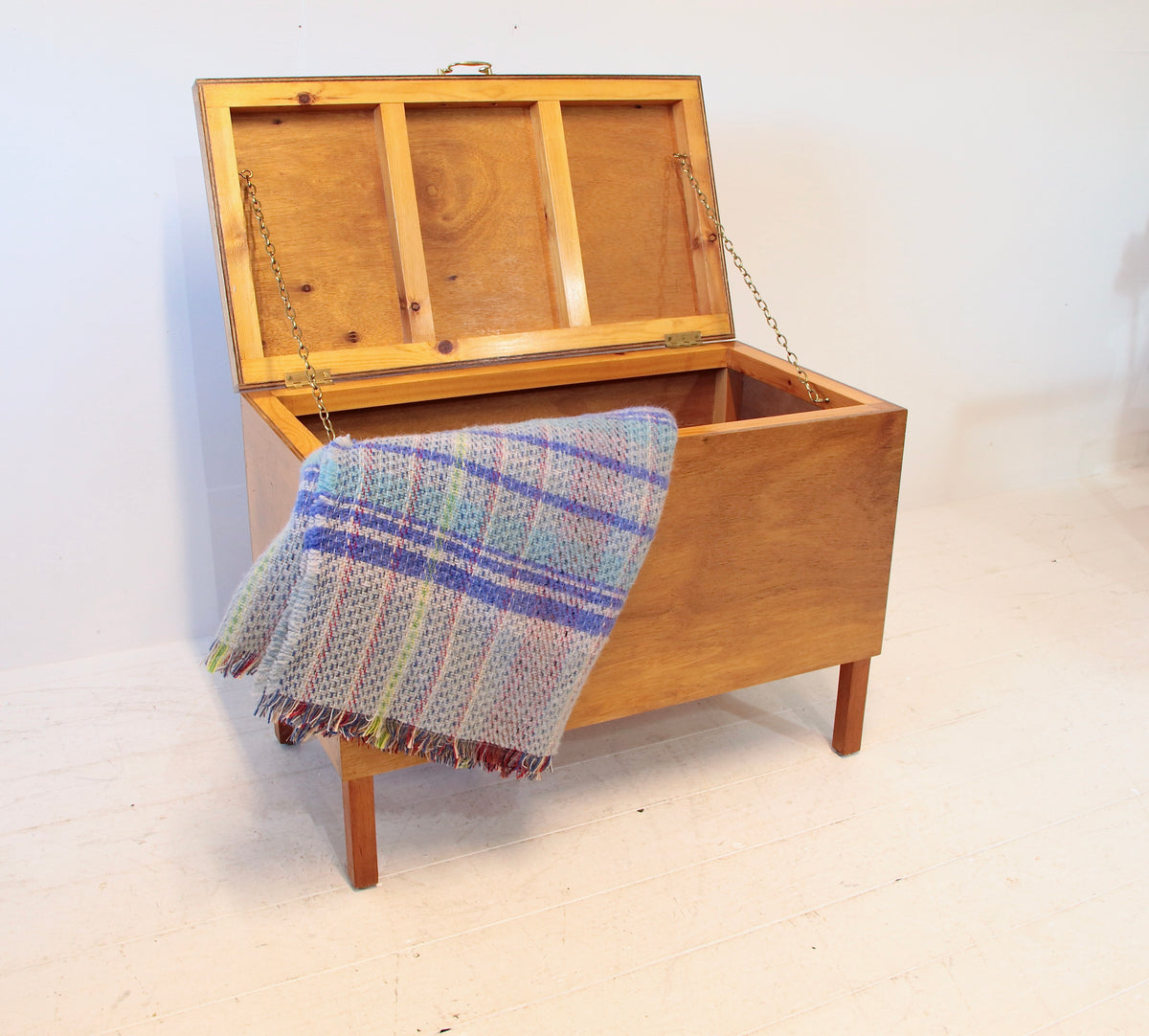 Vintage Blanket / Storage Chest