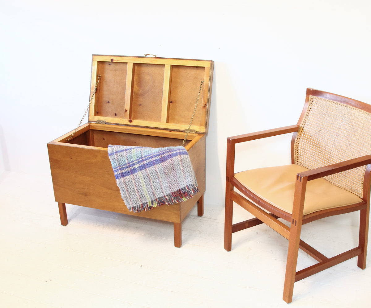 Vintage Blanket / Storage Chest