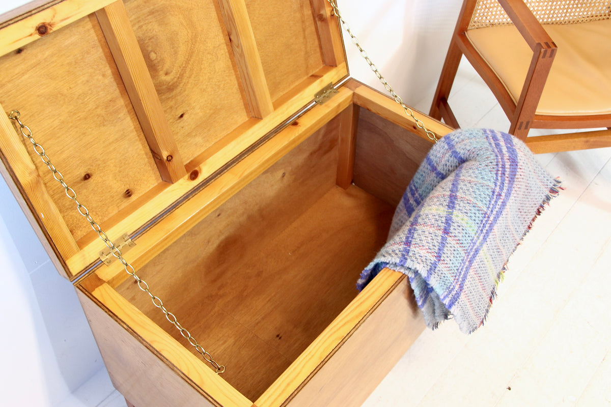 Vintage Blanket / Storage Chest